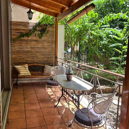 Quiet Apartment With Garden View In Kolonaki Athena Bagian luar foto