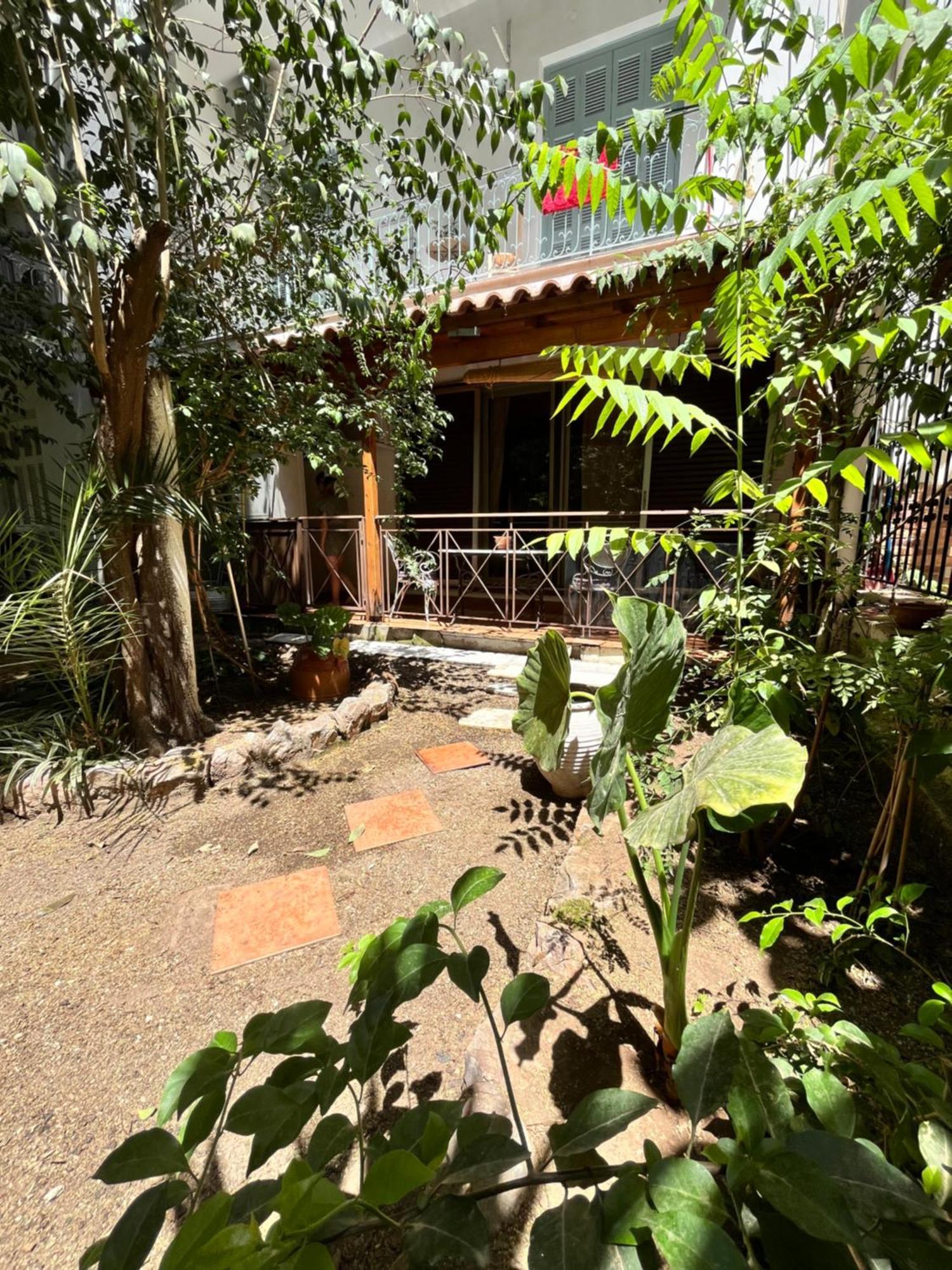 Quiet Apartment With Garden View In Kolonaki Athena Bagian luar foto