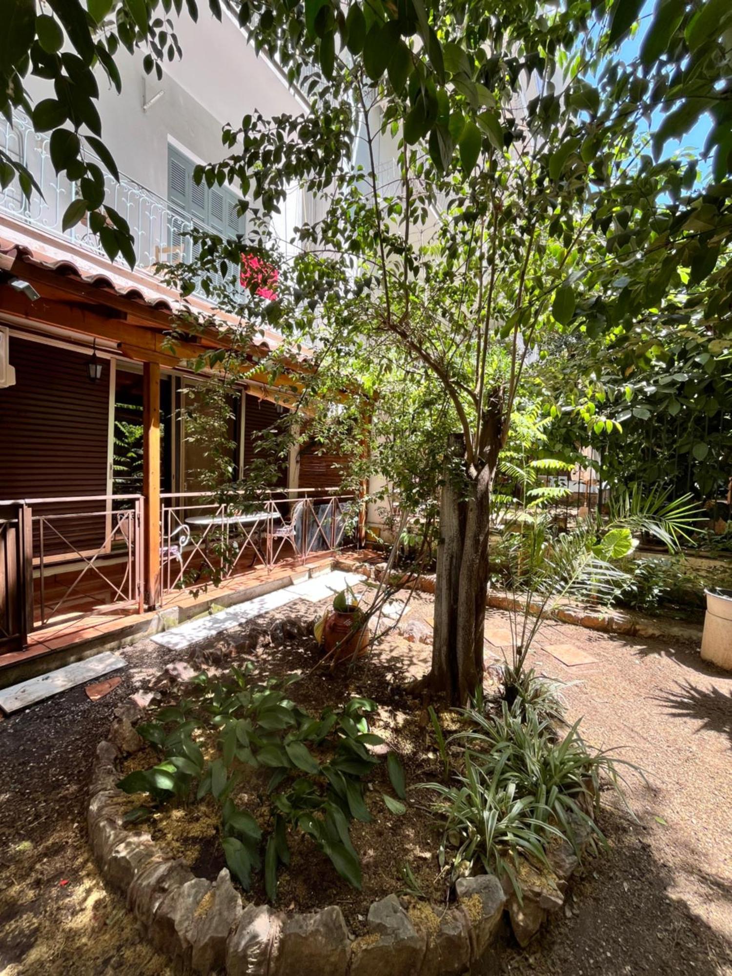 Quiet Apartment With Garden View In Kolonaki Athena Bagian luar foto