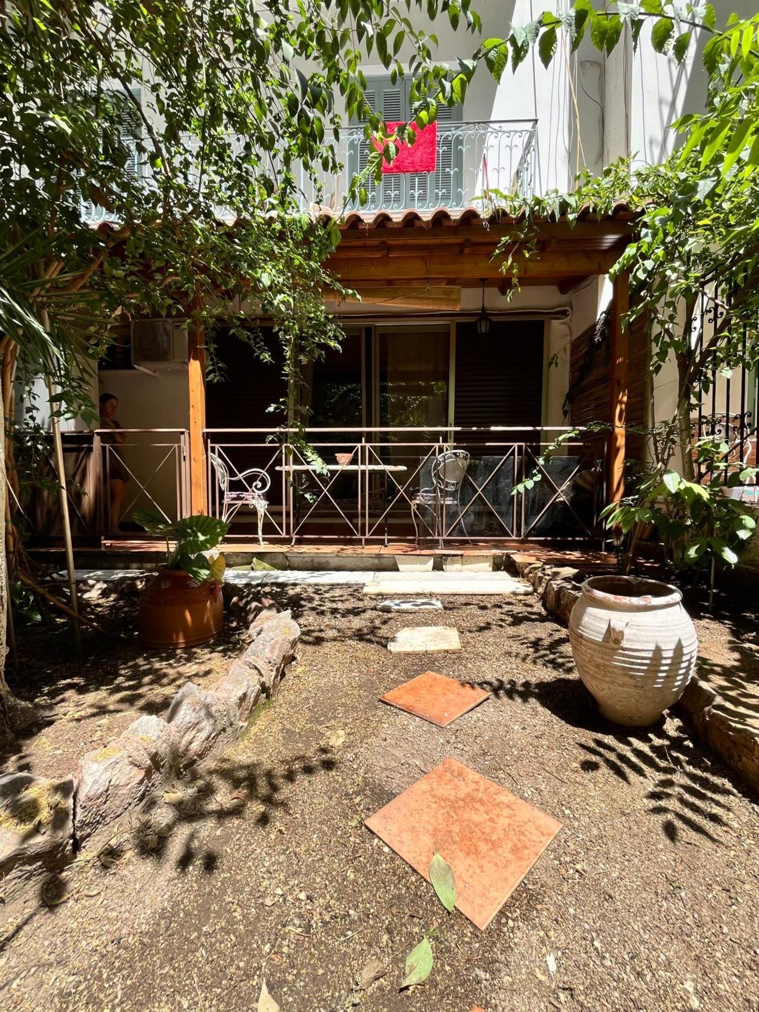 Quiet Apartment With Garden View In Kolonaki Athena Bagian luar foto