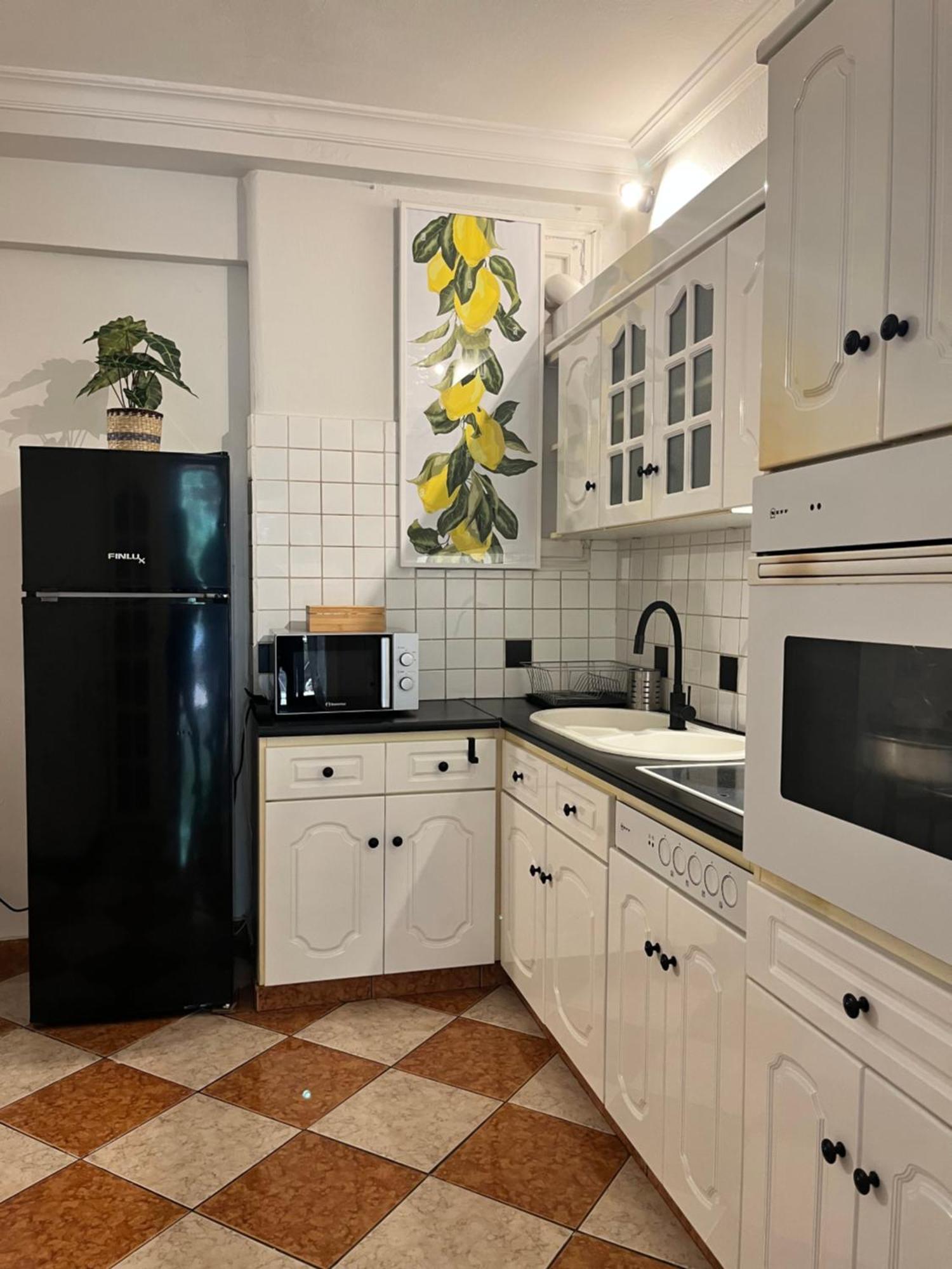 Quiet Apartment With Garden View In Kolonaki Athena Bagian luar foto