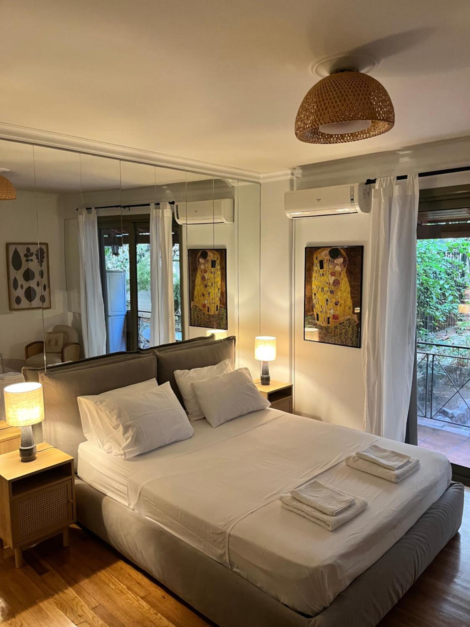 Quiet Apartment With Garden View In Kolonaki Athena Bagian luar foto