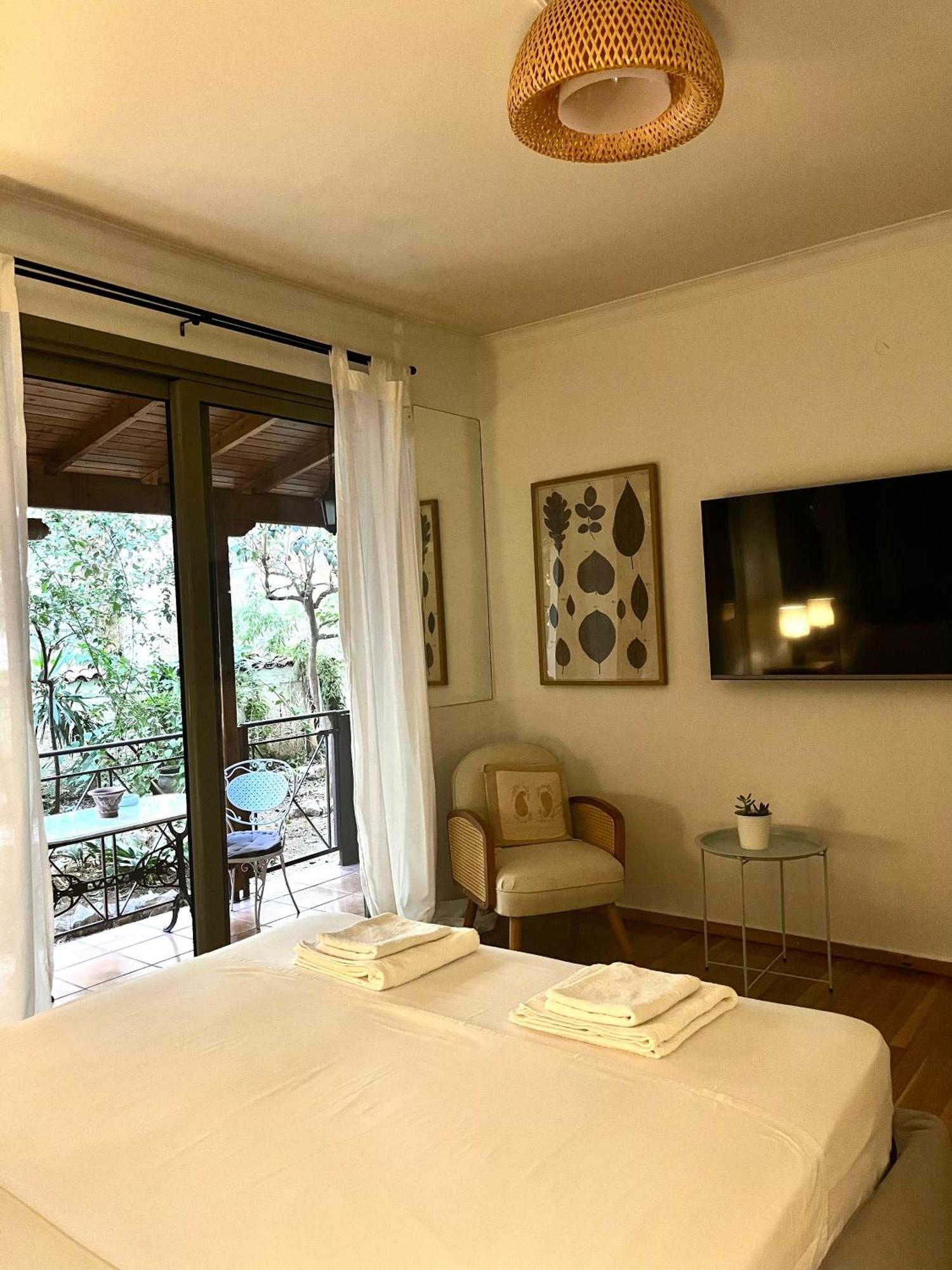 Quiet Apartment With Garden View In Kolonaki Athena Bagian luar foto